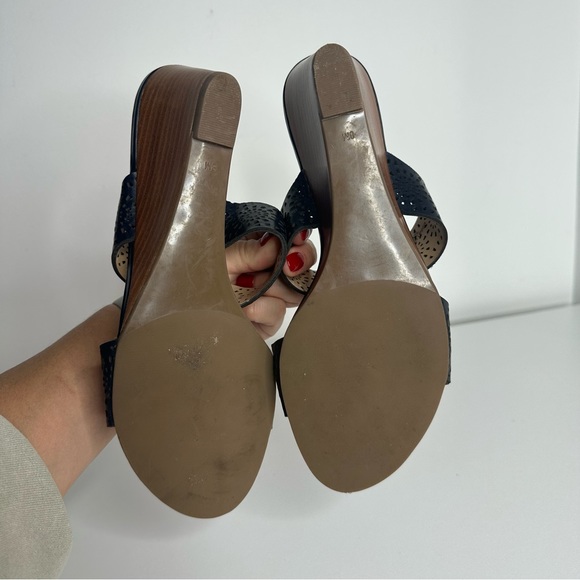 Talbots Wedge Heel Black Leather Sandals w/ Perforation in Leather Sz 8M EUC - Picture 7 of 7